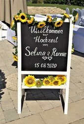 #hochzeitsdeko willkommenstafel sonnenblumen.jpg